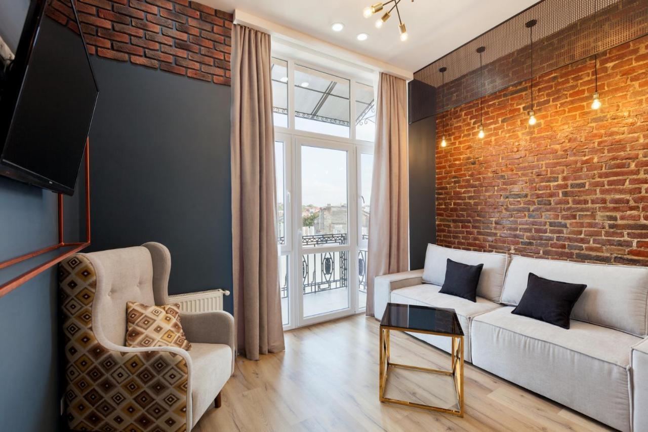 לבוב Leogrand Apartments On Khmelnytskoho 11 מראה חיצוני תמונה