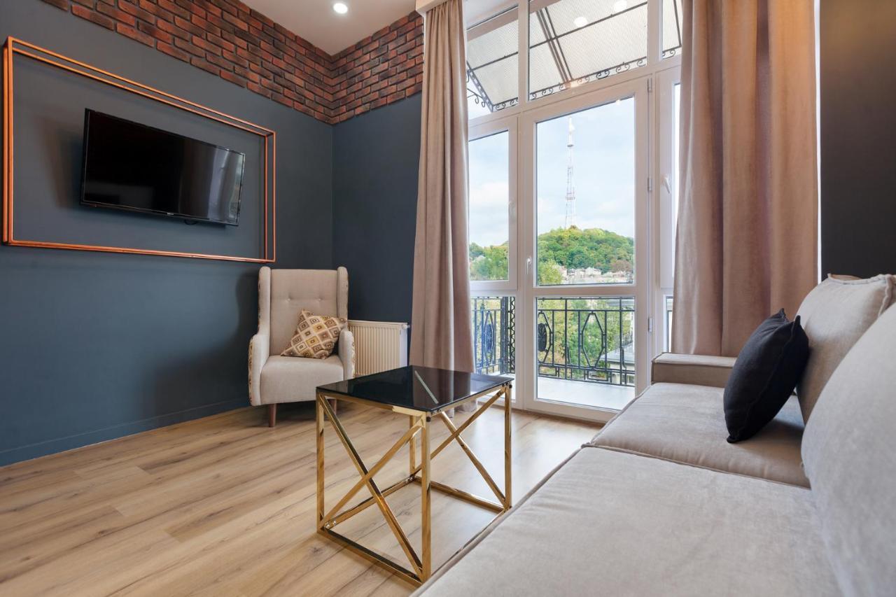 לבוב Leogrand Apartments On Khmelnytskoho 11 מראה חיצוני תמונה